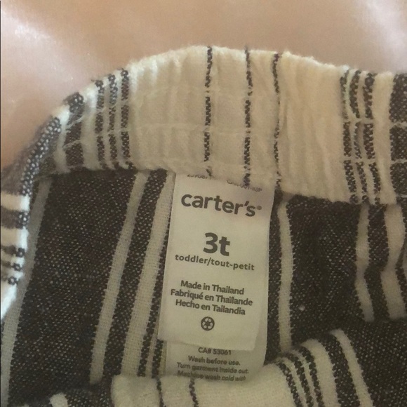 Carter’s two piece set. Blouse and shorts. Size 3T - Picture 2 of 7